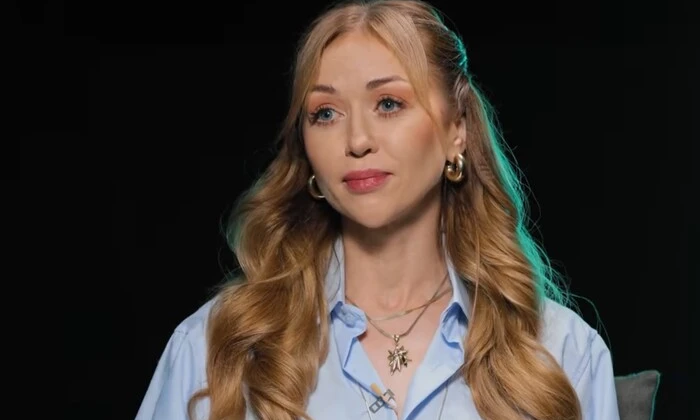 Співачка Валевська на сцені