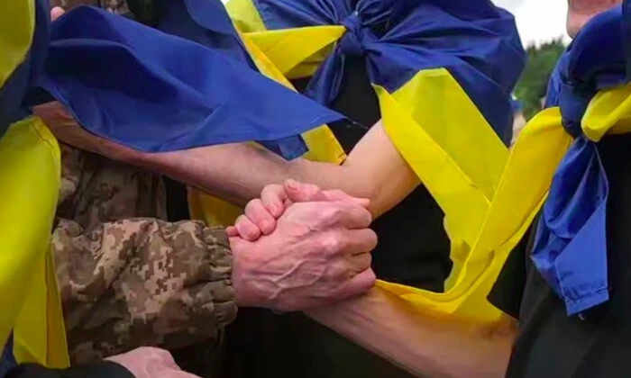 Поранені українські воїни повернулися додому