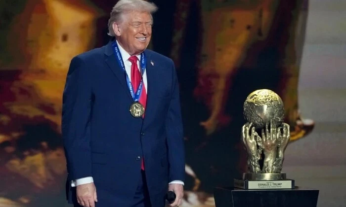 Проблеми у глави ФІФА через нагородження Трампа