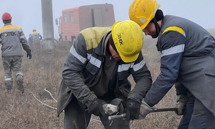 Будівлі в темряві без електрики