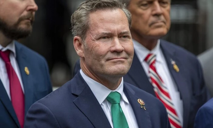 Фото советника Трампа, который комментирует идею Орбана о рождественском перемирии в Украине