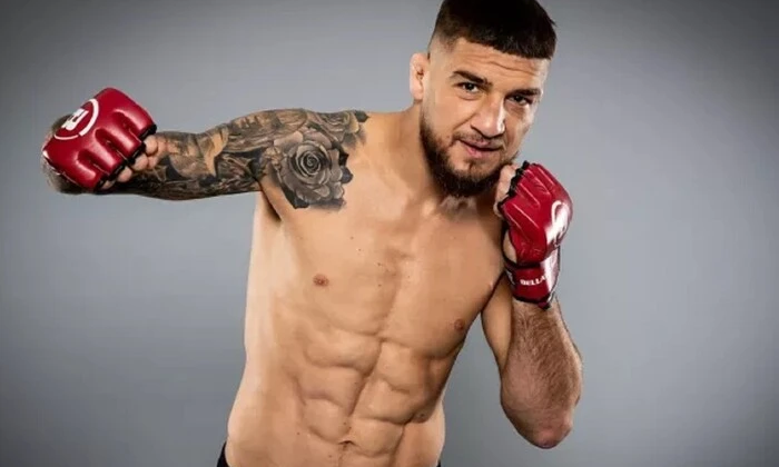 Ексчемпіон Bellator українець Амосов перед поєдинком