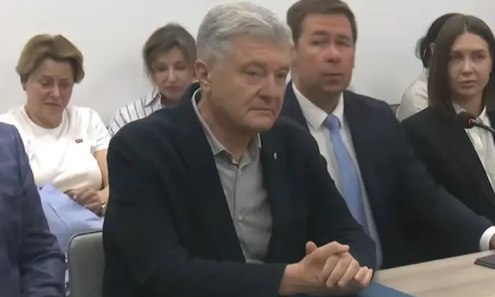 Верховный Суд отказал Порошенко в отмене санкций