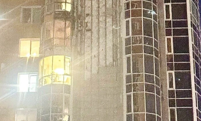 Уламки впали на багатоповерхівку в Москві