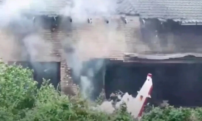 Літак врізався у будинок. Пожежа