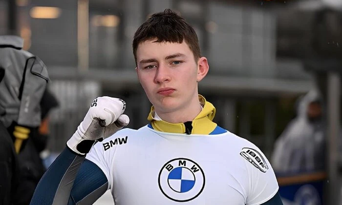 Український спортсмен під час зимового виду спорту