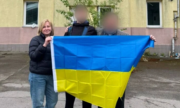 Хлопець з батьком після трьох років