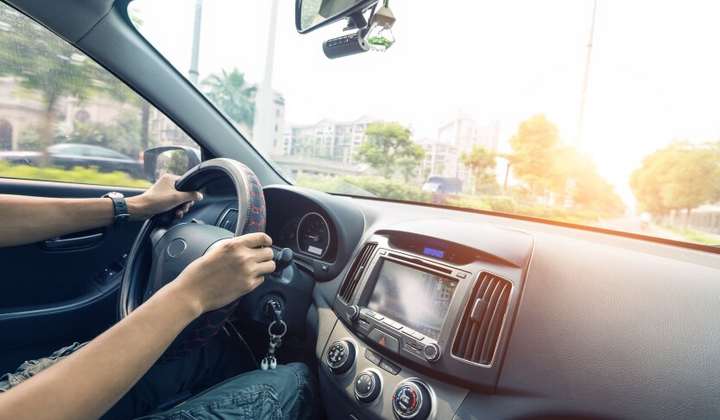 Водій з забутим договором МВС