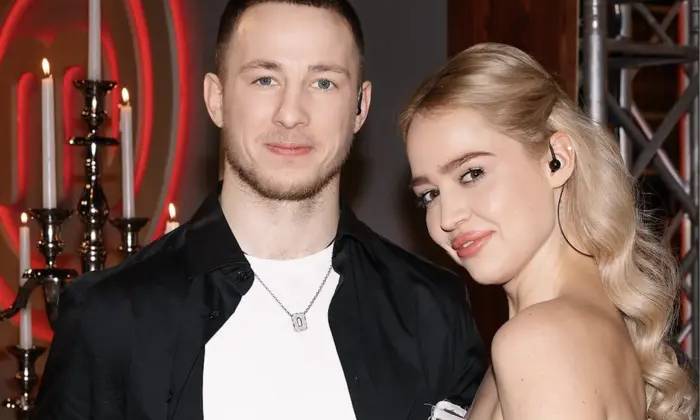 Ображений Холостяк на фоні своєї колишньої обраниці