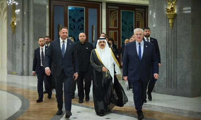 Делегація США розмовляє з українськими представниками