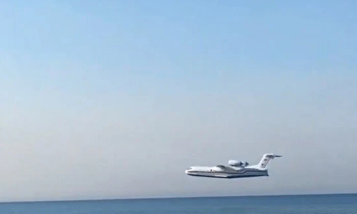 Самолет, падающий в воду