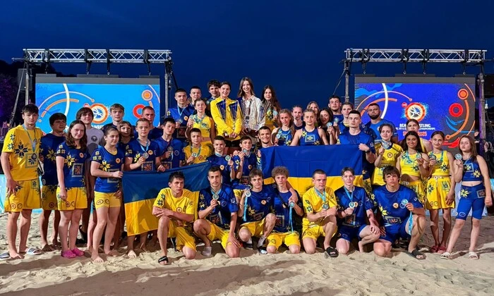 Команда України на підіумі з нагородами