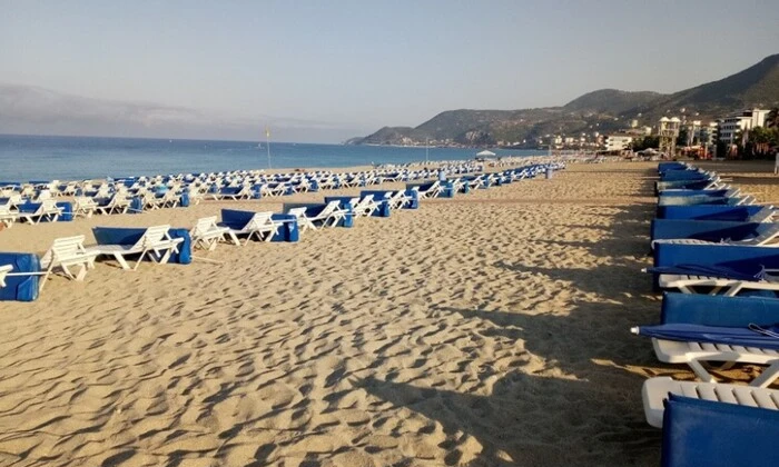 Порожні пляжі і готелі у Туреччині