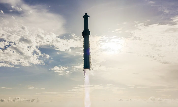 Космическая ракета Starship во время запуска
