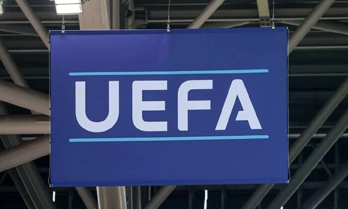 Логотип УЕФА на фоне флага Израиля