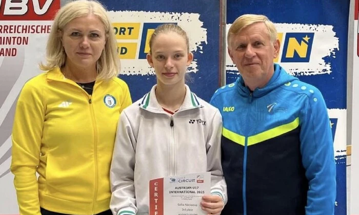 Юная украинская бадминтонистка на подиуме