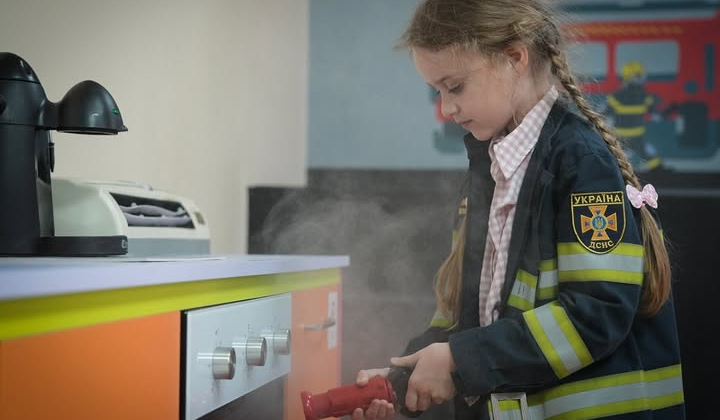 Ужгородские третьеклассники тушат пожар