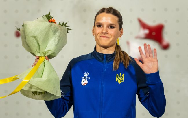 Поліна Халькевич на п'єдесталі зі сріблом