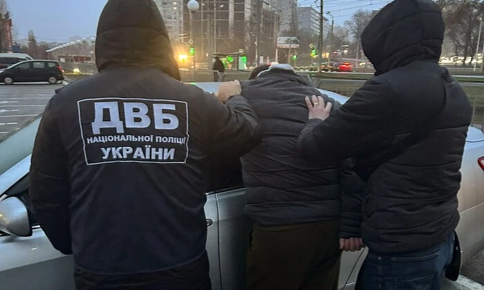 Підозрілий чоловік, спортивна делегація, виїзд з країни