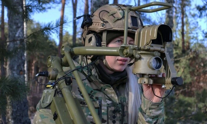 Жінки займаються рекрутингом в Мінобороні