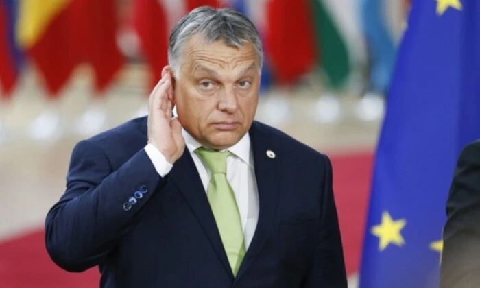 Логотип Європейського Союзу та російський прапор