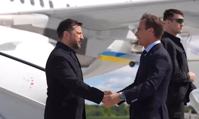 Зеленский у истребителя Gripen