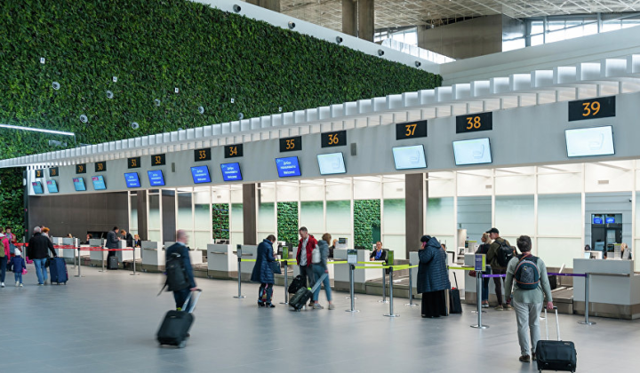 Українці за кордоном в аеропорту