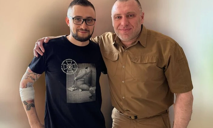 Стерненко в футболці Оригінал з головою СБУ