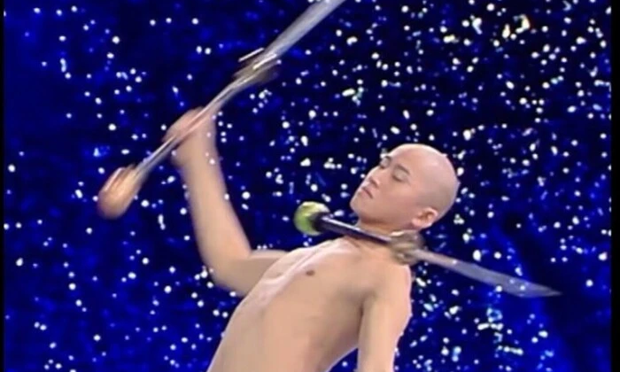 Человек с поднятым языком установил рекорд