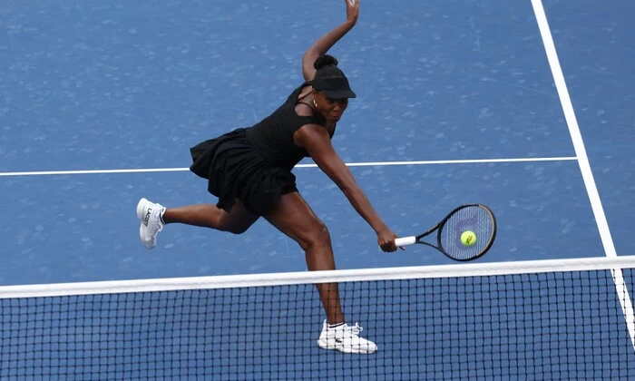 Venus Williams on the Roland Garros court