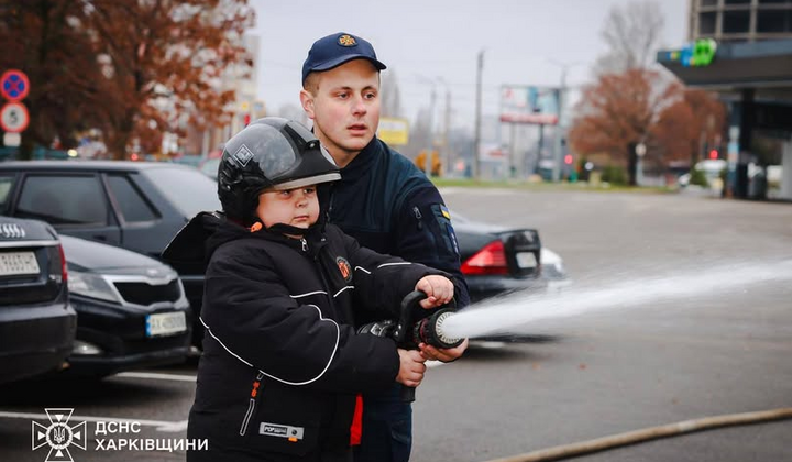 Мальчик спасает бабушку из пожара