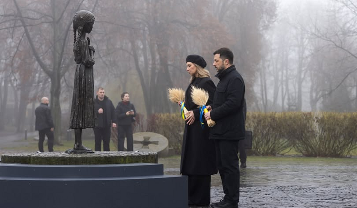 Мільйони українців запалюють свічки за жертв Голодомору