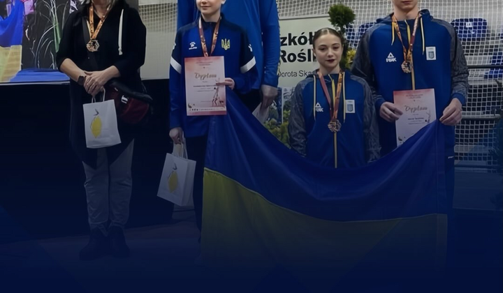 Украинские акробаты с медалями в Польше
