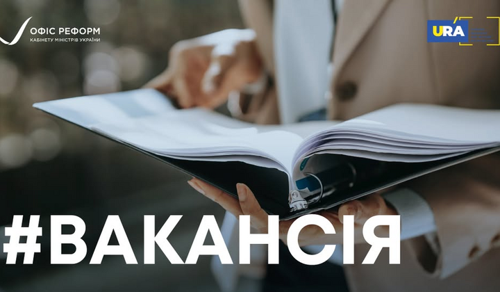 Порожні офісні приміщення з кріслом