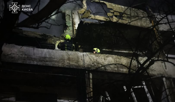 Нічна атака на Київ: загиблі рятувальні роботи