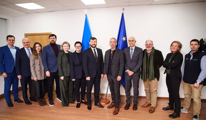 Украинские волонтеры получили страховку в Швейцарии