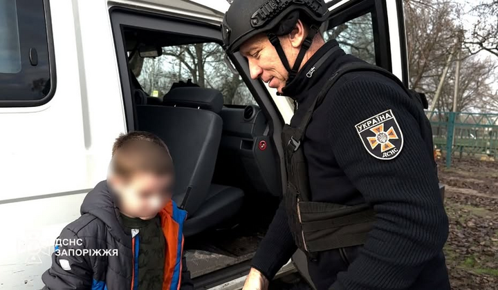 Евакуація під обстрілами: дві багатодітні сім'ї