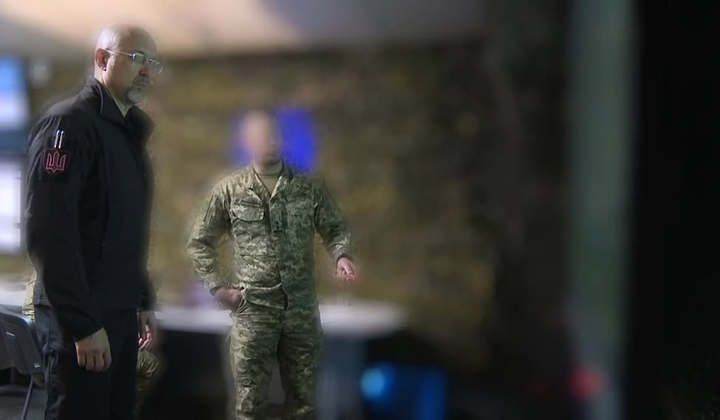 Міністр оборони Шмигаль нагородив морських піхотинців: солдати тримають оборону