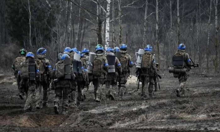Солдати на передовій під час найважчого дня