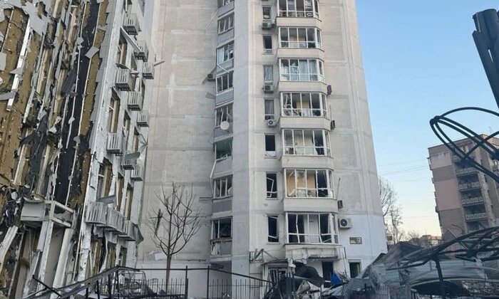 Руїни багатоповерхівки в Одесі після обстрілу