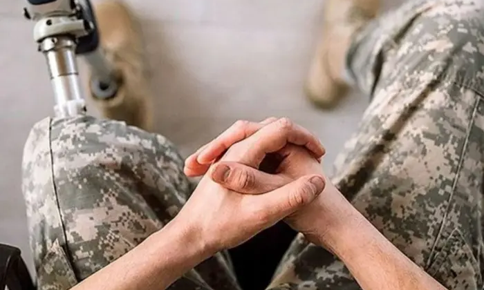 Ветеран с семьей получает помощь