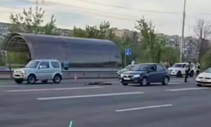 Автомобиль после ДТП на улице Киева