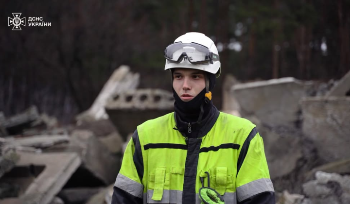 Рятувальники допомагають після ударів у Києві
