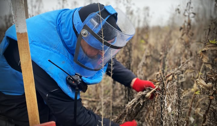Sappers of Kharkiv region are conducting work in the minefield