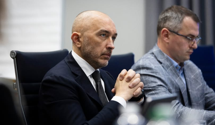 UNIQA logo against the backdrop of Ukraine