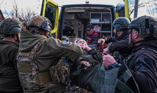 Поліцейські-парамедики в рятувальній операції