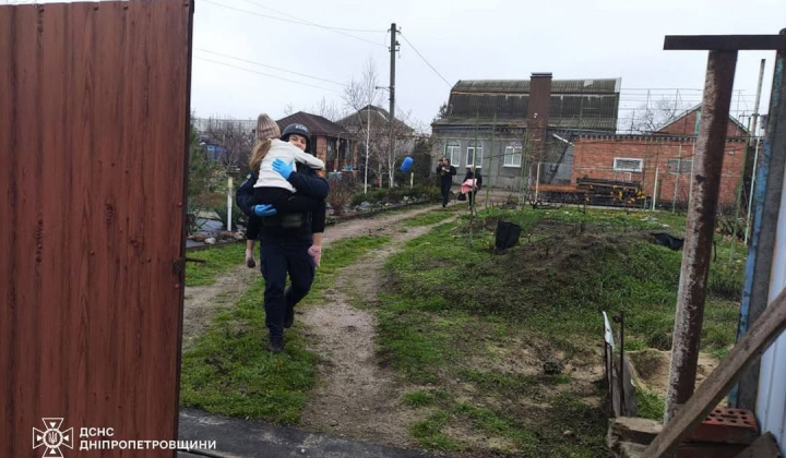 Поранена дівчинка під час обстрілу