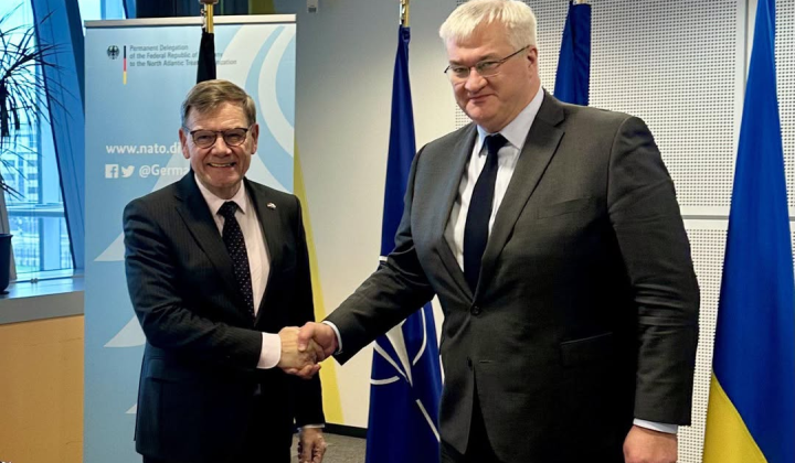 Прапори України та Німеччини