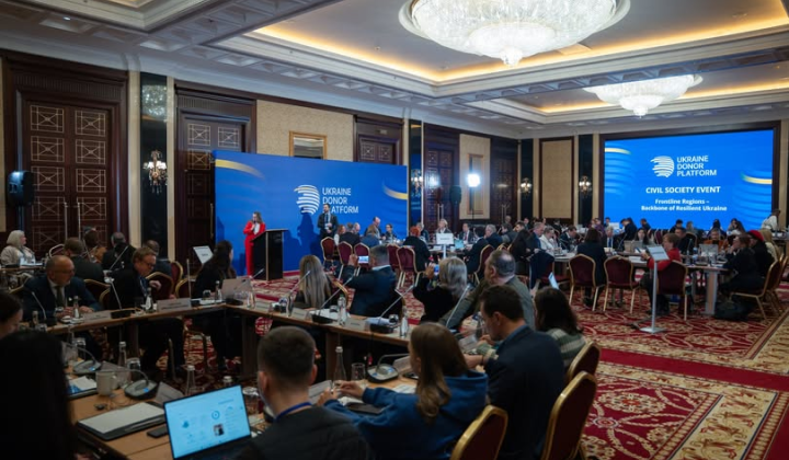 Фото обговорення відбудови областей України