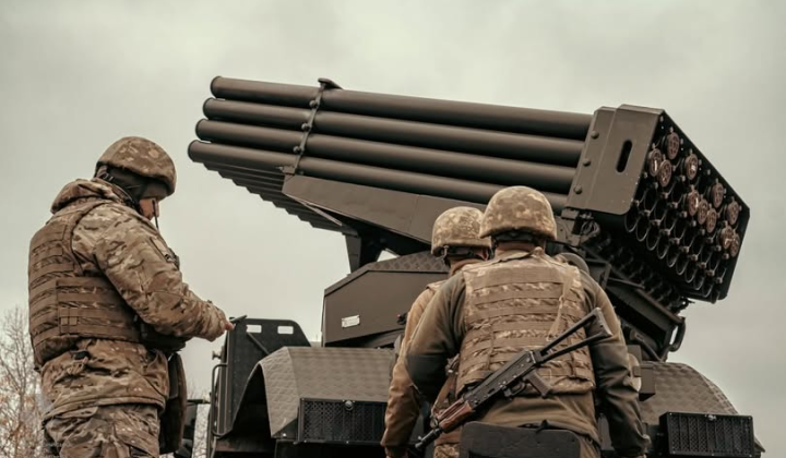 Точний постріл артилерії рятує життя на фронті